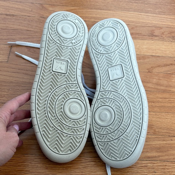 Limited edition Veja Women's Red, Pink, and Purple Sneakers - Picture 3 of 4